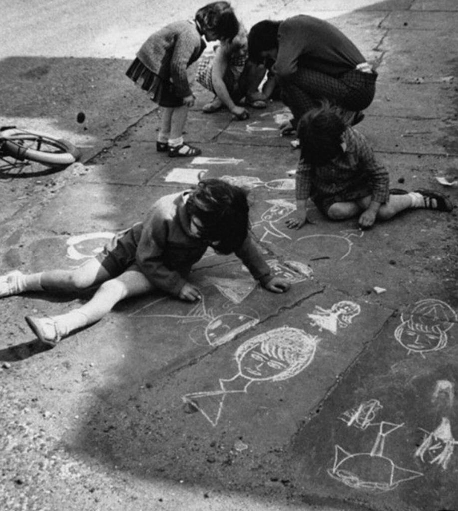 Времена, когда айпадов еще не было, а дети играли на улице