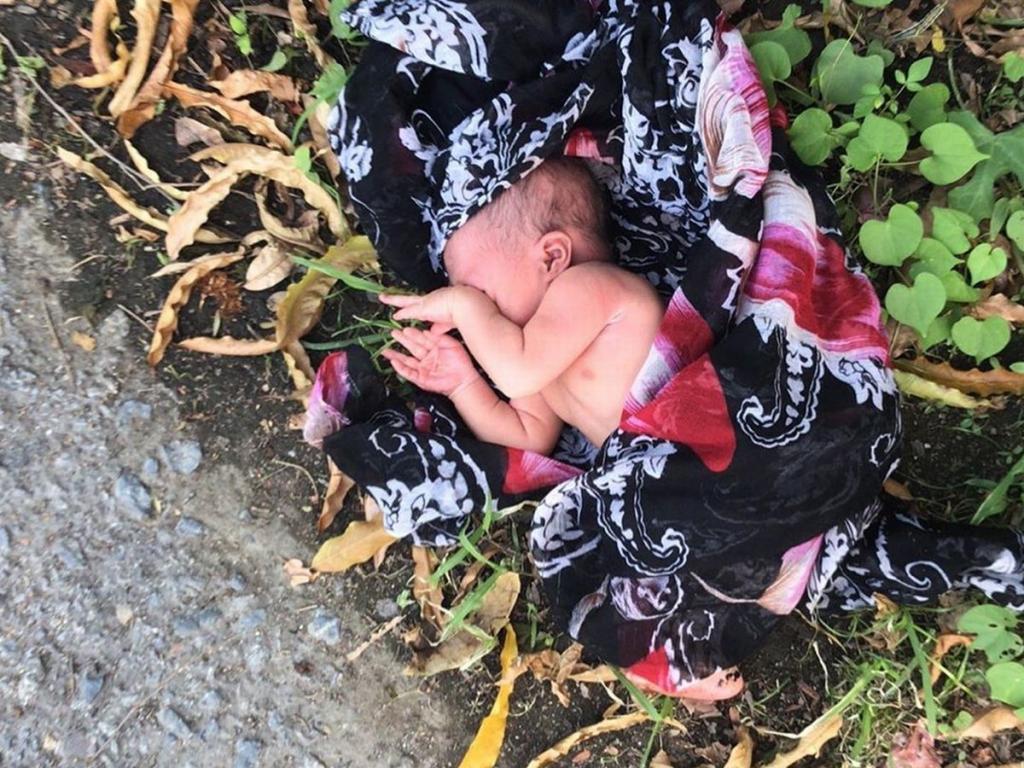 Новорожденная девочка два дня провела одна в тайском лесу и выжила
