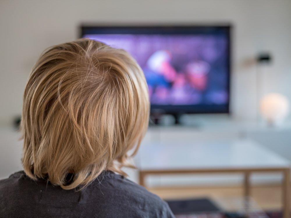 Дети и ТВ-новости: все равно смотрят. Как разъяснять?