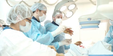 Архангельские хирурги провели сложнейшую операцию, сохранив жизнь матери и ребенку