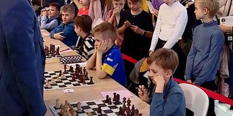 10-летний Матвей Юрасов выиграл в шахматы у Сергея Карякина