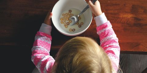 Как прививать годовалому ребенку правильное пищевое поведение?