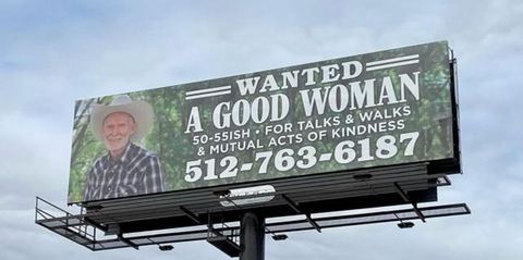 Американец решил найти любовь, разместив свое фото на билборде