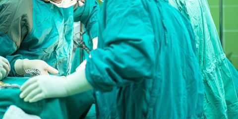 Девятилетней девочке провели сложную гинекологическую операцию в Сургуте