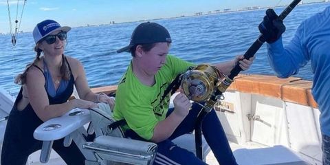 12-летний мальчик поймал 300-килограммовую акулу