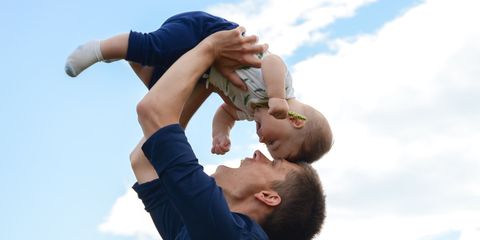 Минтруд РФ: отцы детей от суррогатных матерей смогут получать маткапитал с 2022 года
