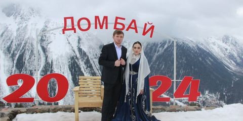 В Домбае 5 пар поженились на высоте 2 277 м
