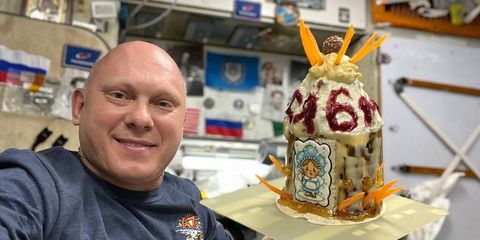 Космонавт Олег Артемьев поздравил дочь с полугодием из космоса