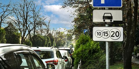 В Сочи многодетным семьям разрешили парковаться бесплатно