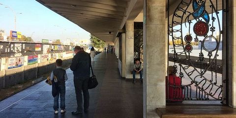 Экстремальные роды в киевском метро: малыш появился на свет на станции «Лесная»