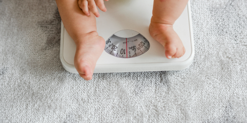 Вес ребенка в 4 месяца: норма