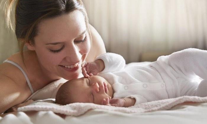 8 вещей, которые никогда нельзя делать с новорожденным!