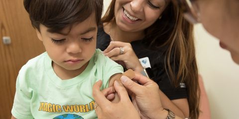 Детский омбудсмен Анна Кузнецова: вакцинация детей возможна лишь с разрешения родителей