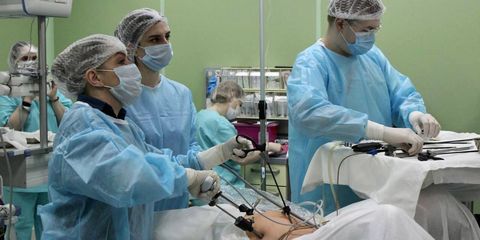 Хирурги из Петербурга провели уникальную внутриутробную операцию