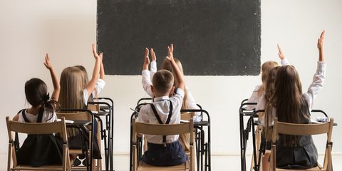 Школы могут обеспечить техникой и канцтоварами из средств бюджета