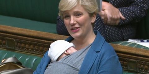 Член британского парламента: женщины могут быть на заседаниях с детьми