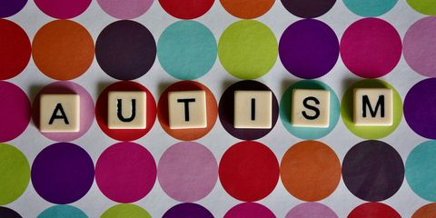 Эксперт рассказала о проявлениях аутизма у младенцев