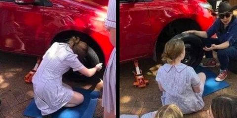 В Австралии девочек  на уроках труда учат чинить автомобиль