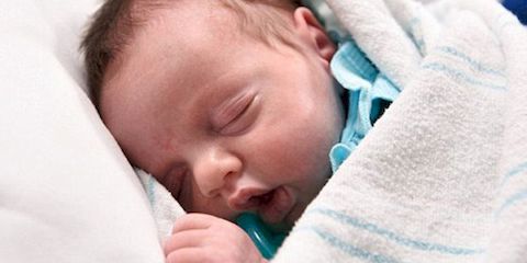Родившаяся дважды: врачи достали ребенка из утробы, чтобы прооперировать и вернуть обратно