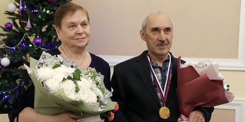 Пара из ЯНАО получила от правительства 55 тысяч рублей за 55-летний брак