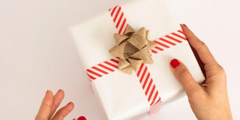 Какие сладости лучше положить ребенку в новогодний подарок?