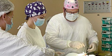В Иркутске врачи выходили недоношенного ребенка с низким весом и паховыми грыжами