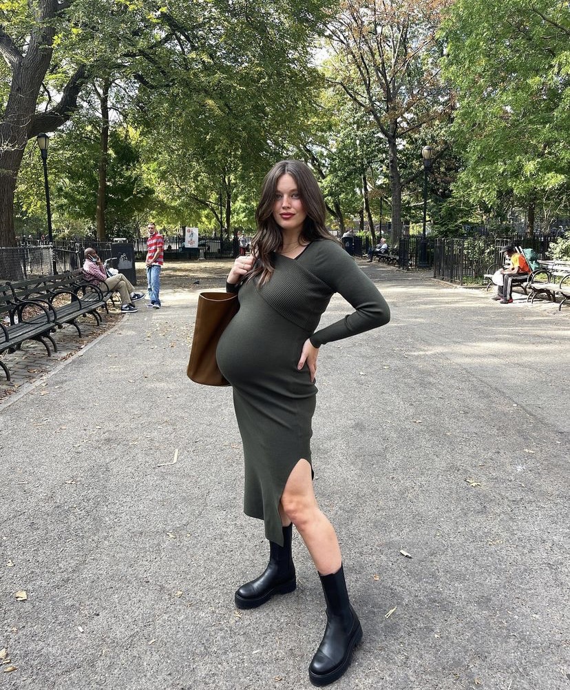 Топ-модель Эмили Ди Донато охотно делится своими «беременными образами» (фото)