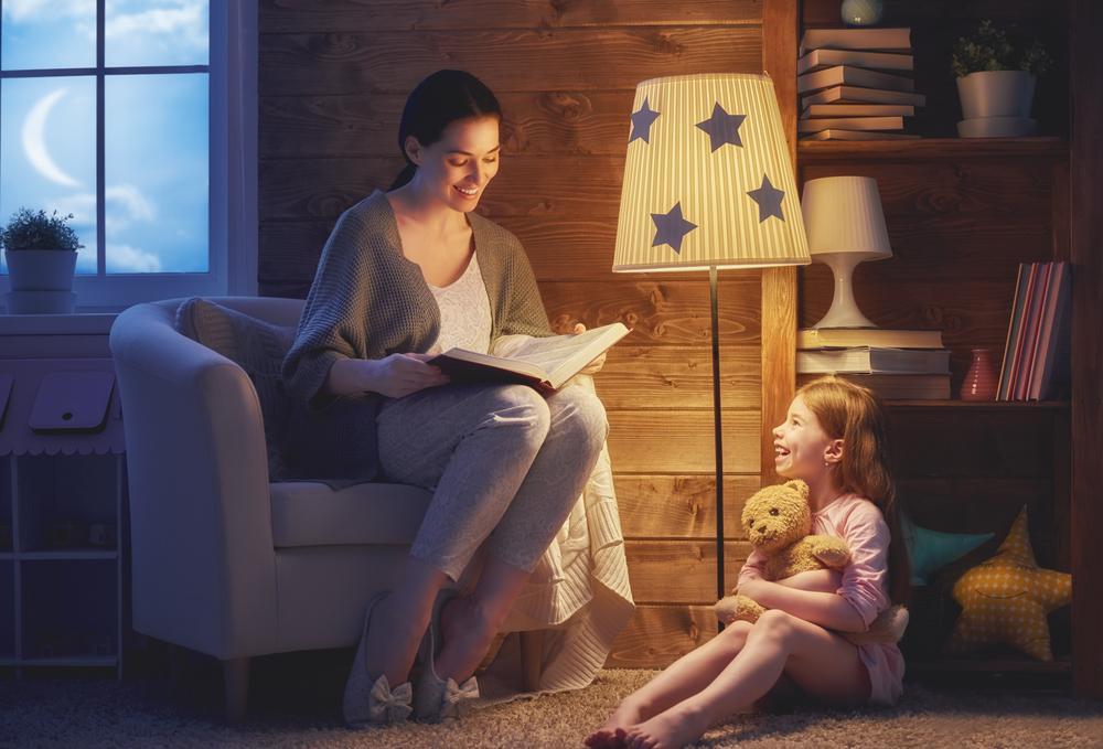 Читаем сказки детям перед сном
