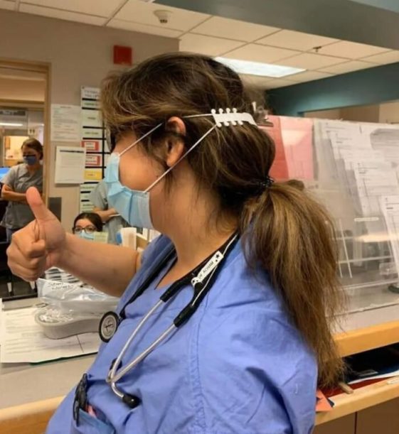 Канадский паренёк придумал способ помочь врачам, устающим от ношения маски