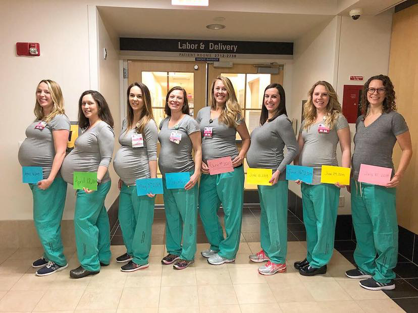 В США 9 медсестёр родили одновременно