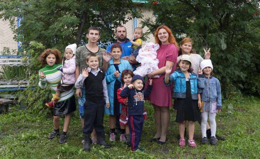 Семья с 12 детьми осталась без всех пособий