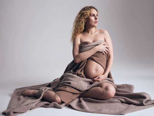 Беременная дочь Деми Мур и Брюса Уиллиса повторила фотосессию матери