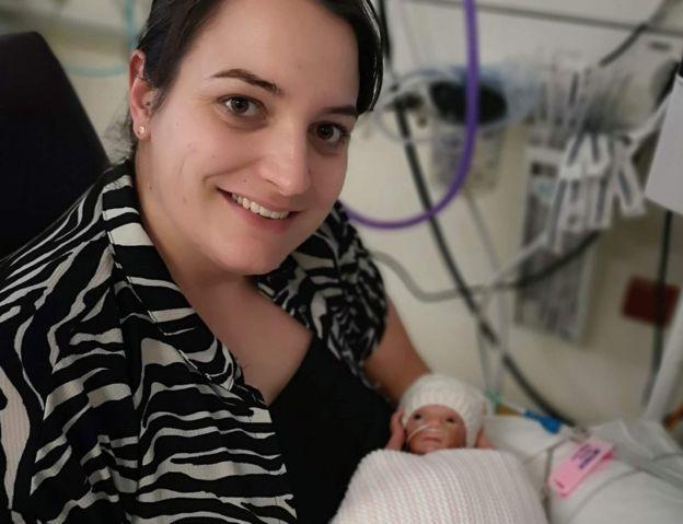 Женщина родила здорового ребёнка после 13 выкидышей