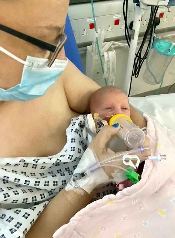 Англичанка неожиданно родила ребенка, готовясь к операции по удалению аппендицита