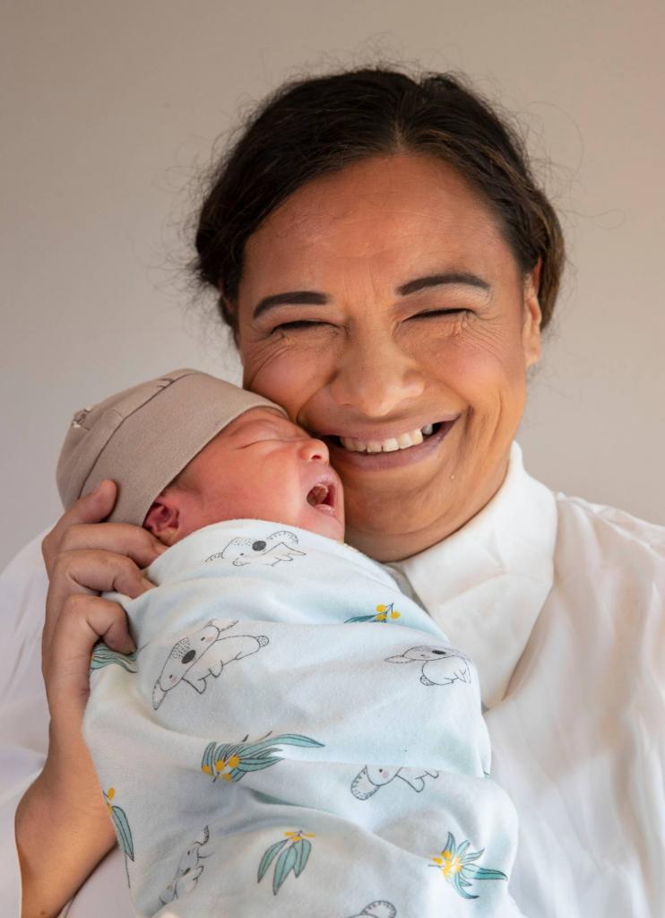 Внезапно для всех 41-летняя новозеландка родила сына после принятия душа