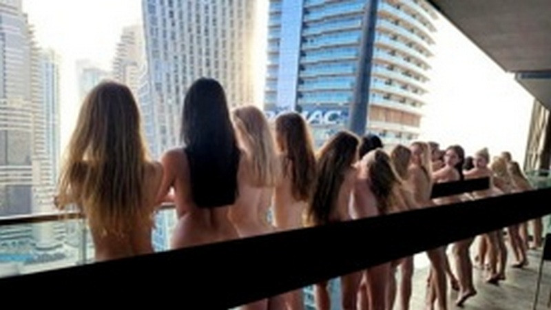 С автора скандальной фотосессии с голыми моделями в ОАЭ сняли все обвинения