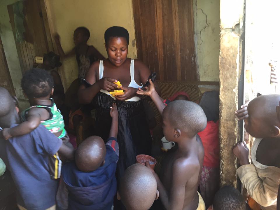 Гений плодовитости из Уганды: 39-летняя мать-одиночка сама растит своих 38 детей