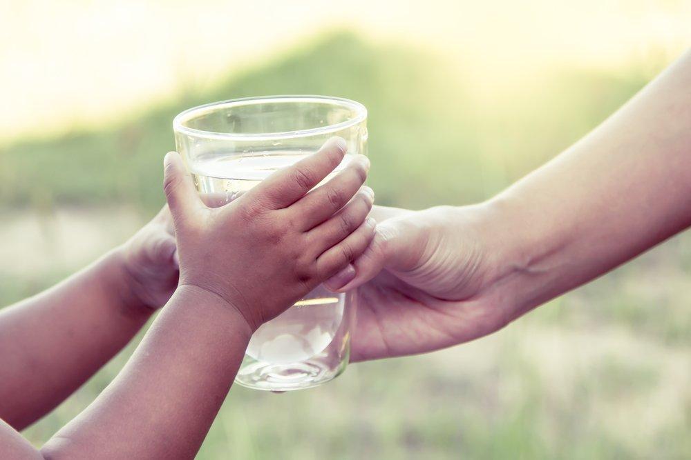 Почему ребенок пьет много воды