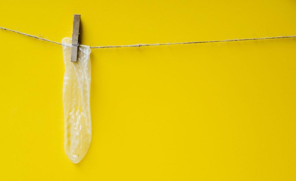 От колы до яичек бобра: 9 самых странных методов контрацепции из прошлого
