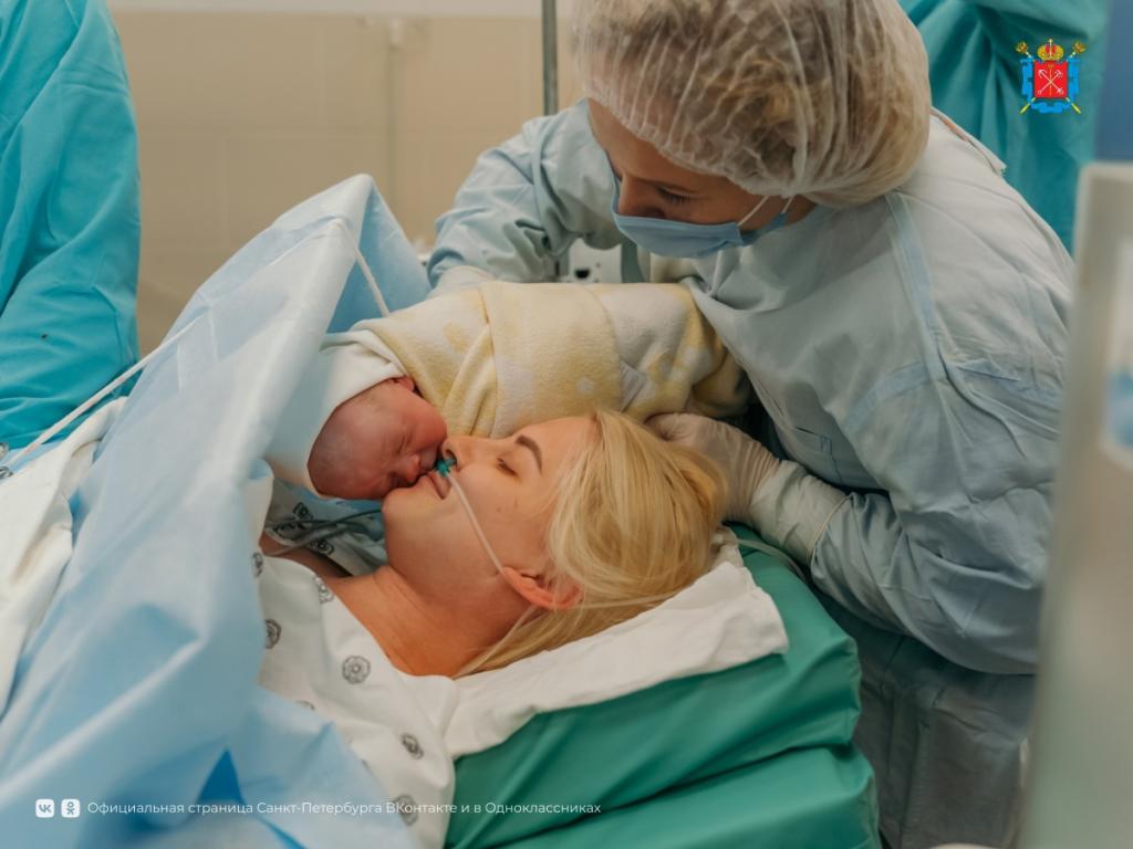 Петербургские врачи спасли беременную пациентку и ее ребенка