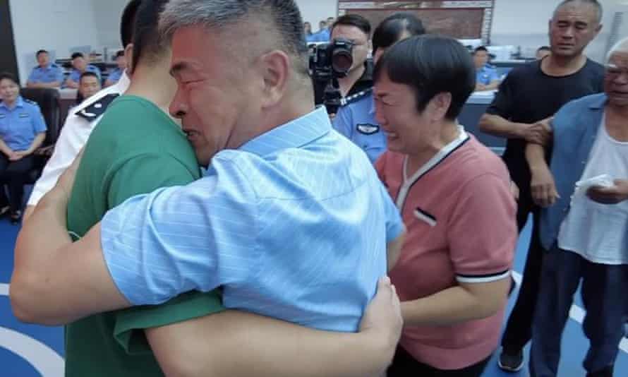 Китаец нашел похищенного сына спустя 24 года непрерывного поиска