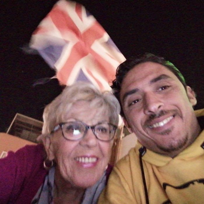 Любовь, похожая на сон: 82-летняя британка и 36-летний египтянин воссоединились вновь