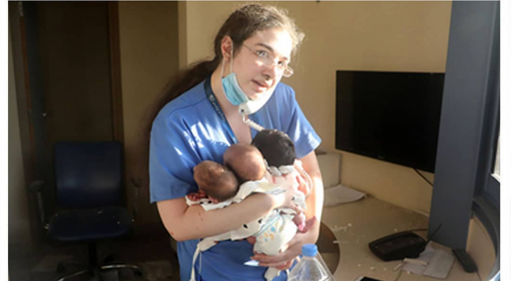 Медсестра спасла троих новорождённых во время взрыва в Бейруте. Она этого не помнит