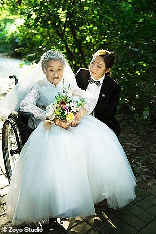 Китаянка стала женихом своей бабушки