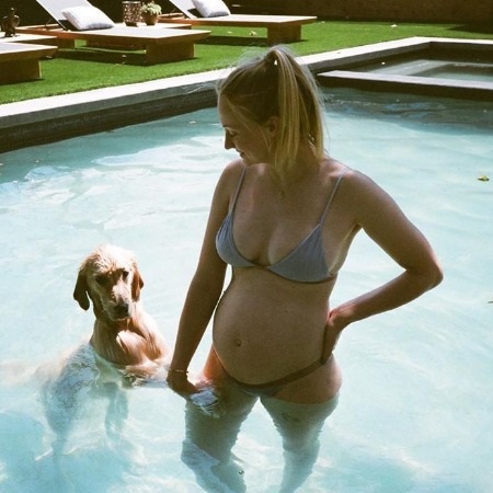 Софи Тёрнер впервые показала фотографии, сделанные во время беременности