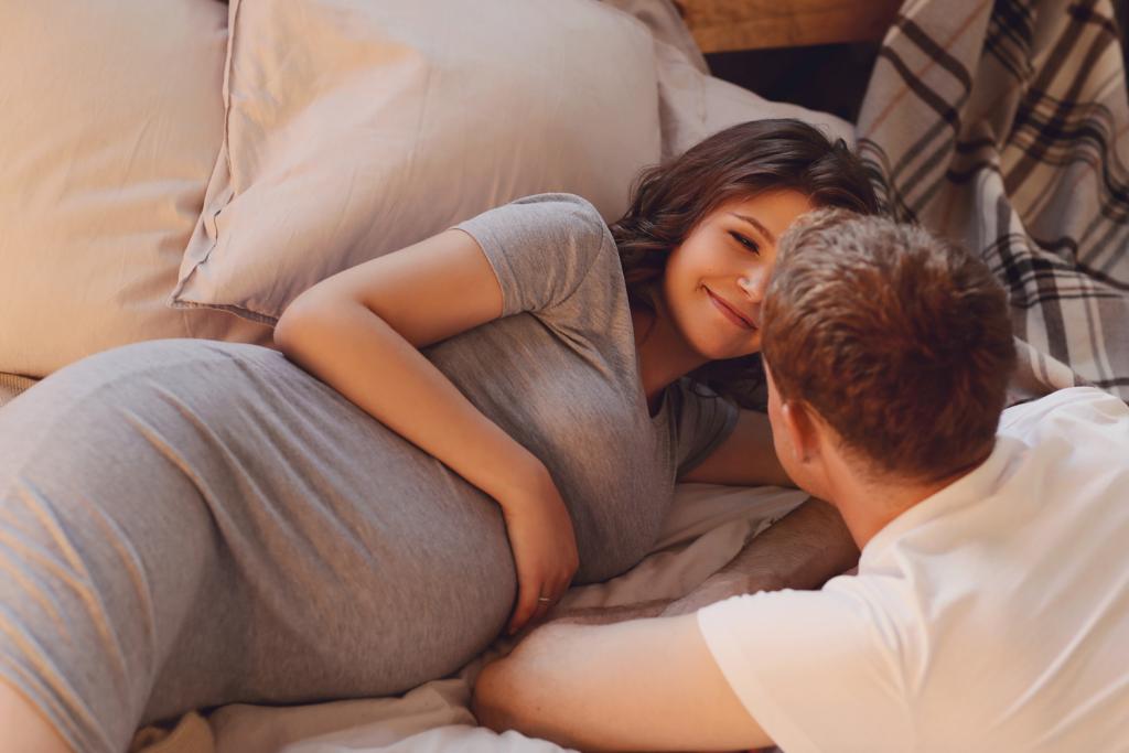 Почему муж теряет интерес к беременной жене?