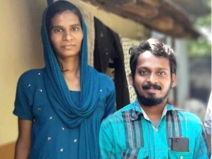 Индус прятал невесту в своей комнате 11 лет: в этом году пара наконец поженилась
