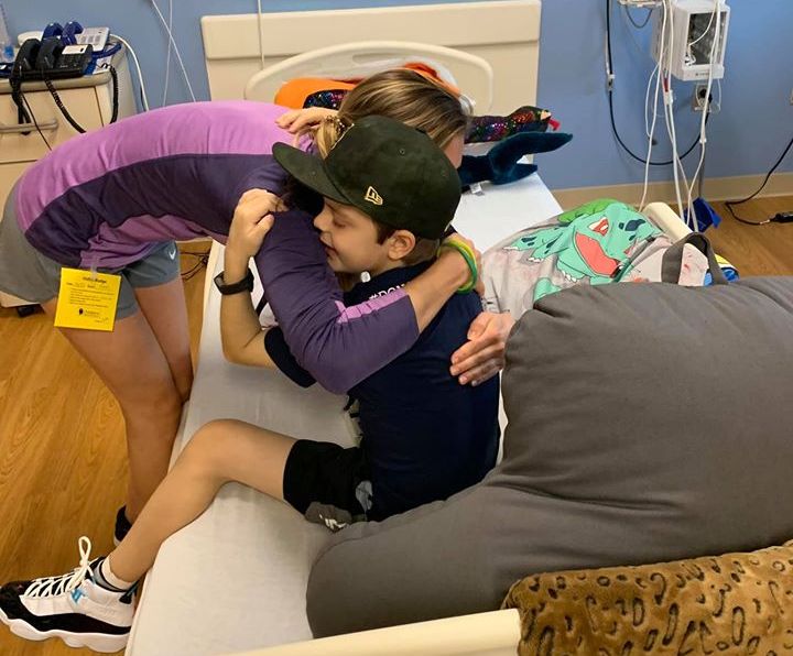 «Не смогла иначе»: медсестра из США отдала часть печени незнакомому ребенку