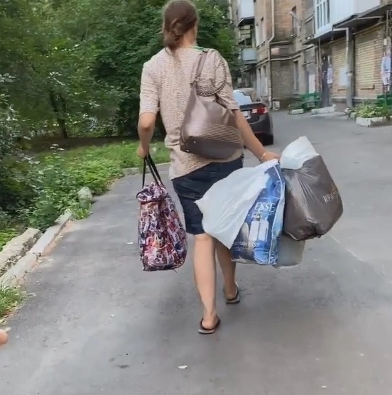 Киевлянка носила недельного малыша в сумке  