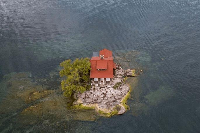 Семья мечтала об острове и построила дом на куске камня. Теперь они – в Книге рекордов Гиннесса